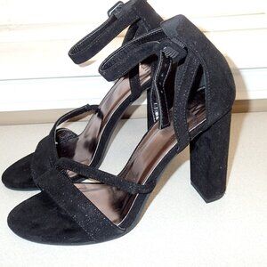 Chelsea Moreland High Heels Size 7.5